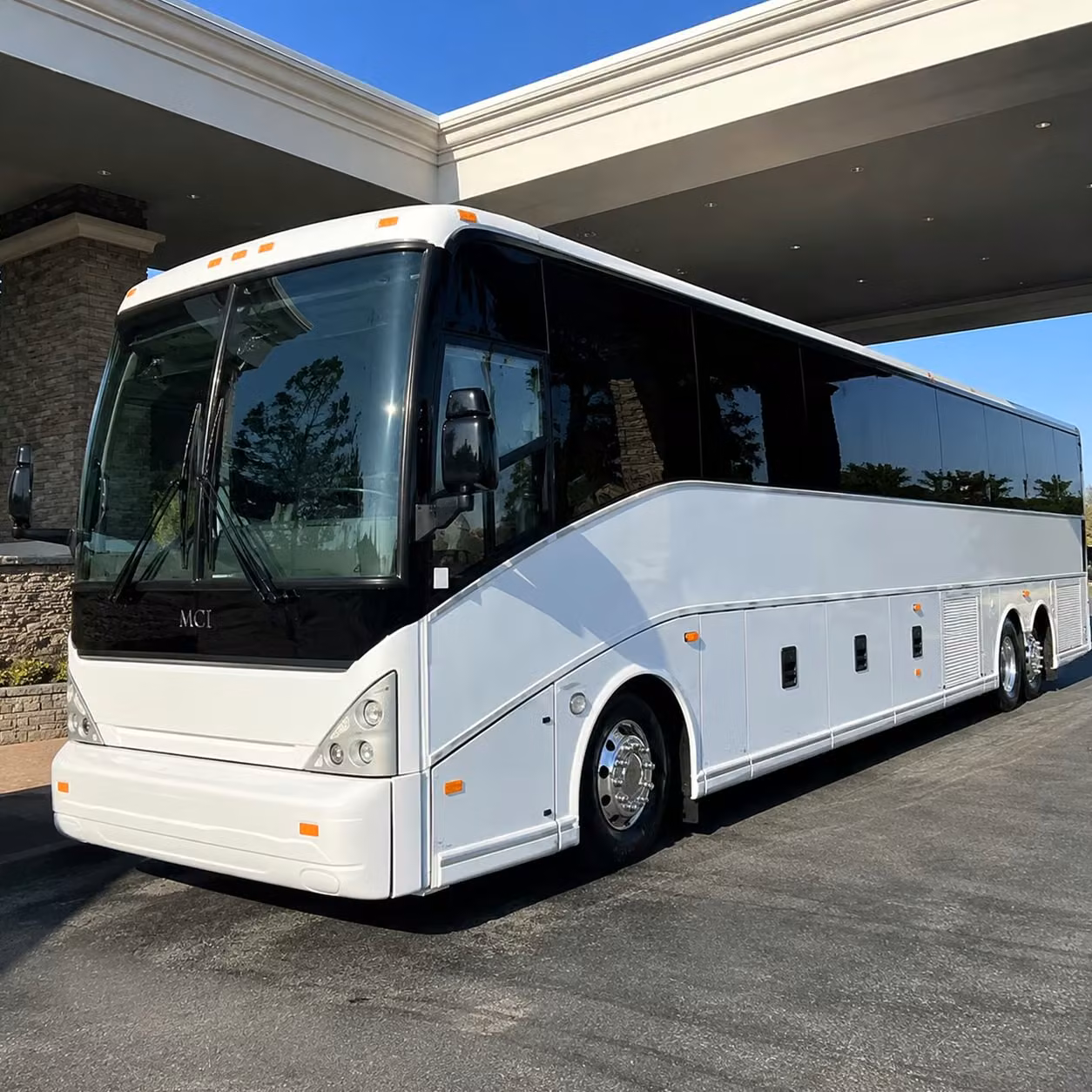 santa ana groups fly smarter with private airport shuttle buses to john wayne airport